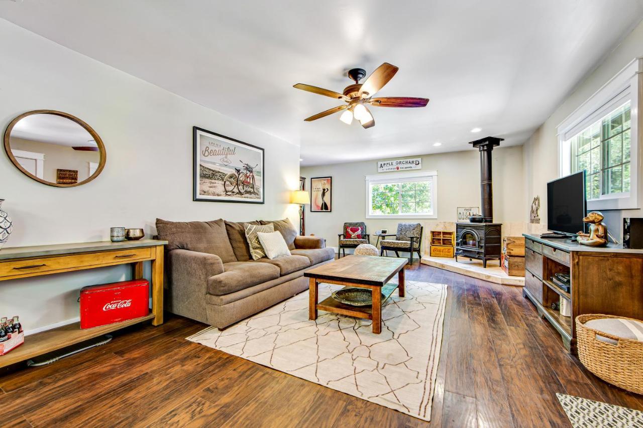 Orchard Near The River Escape Forestville Exterior photo