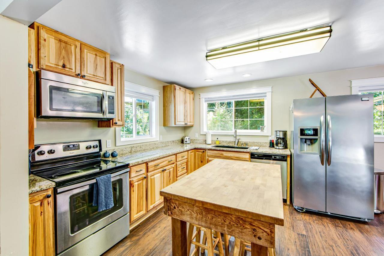 Orchard Near The River Escape Forestville Exterior photo